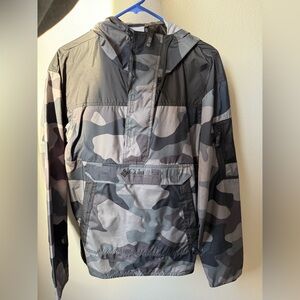 Columbia Men's Windbreaker - Black and Gray Camo